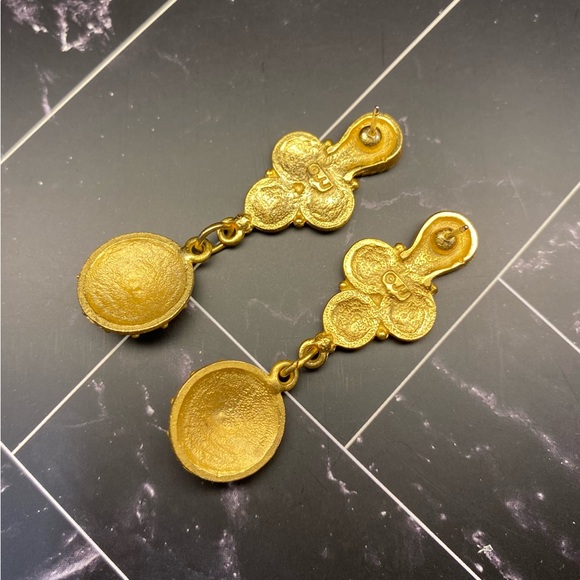 Vintage 80s Etruscan Revival Gold-tone Earrings by Jonette Jewelry - Picture 2 of 6